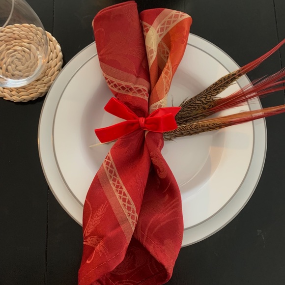 Autumnal/Thanksgiving Napkins (one set of 24 napkins) - Picture 2 of 4